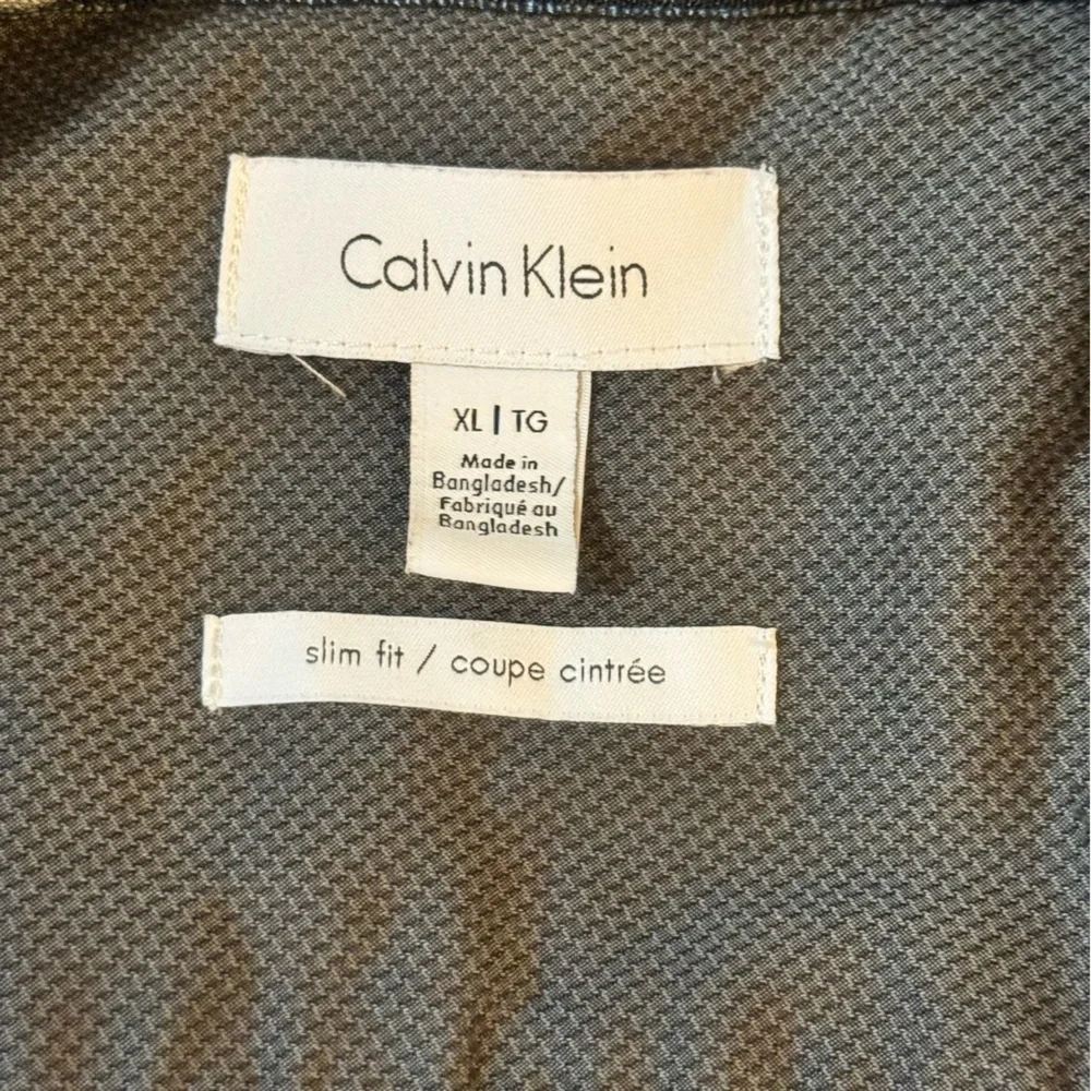Calvin Klein Gray Casual Button Down Shirt

#1126 - Picture 5 of 6
